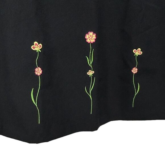 Black Short Sleeve Shirt Crop Top Embroidered Flowers Button up Back Plus Size - Picture 2 of 8